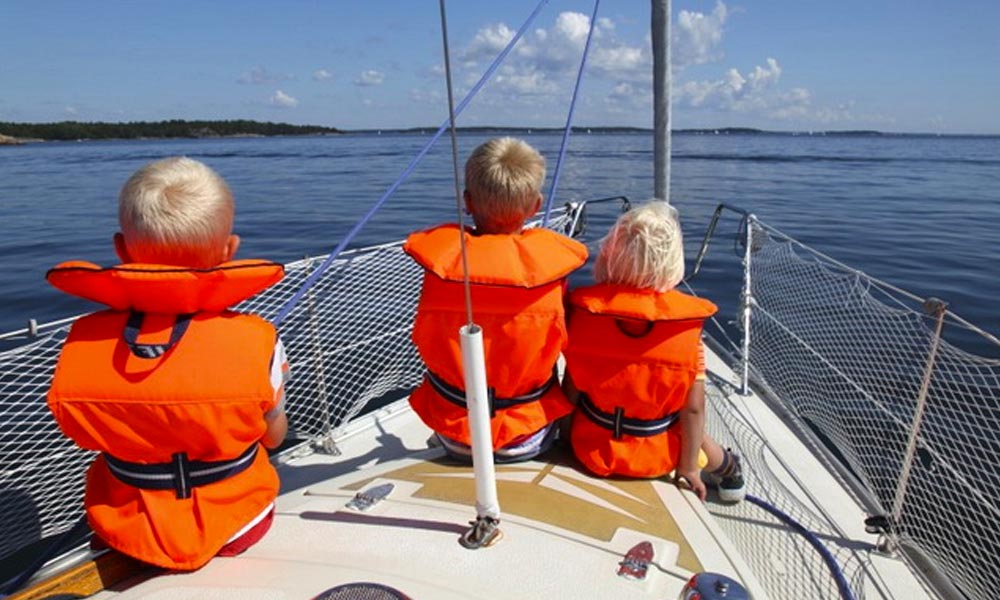 Безопасность детей на яхте  ᐈ Tortuga Tours