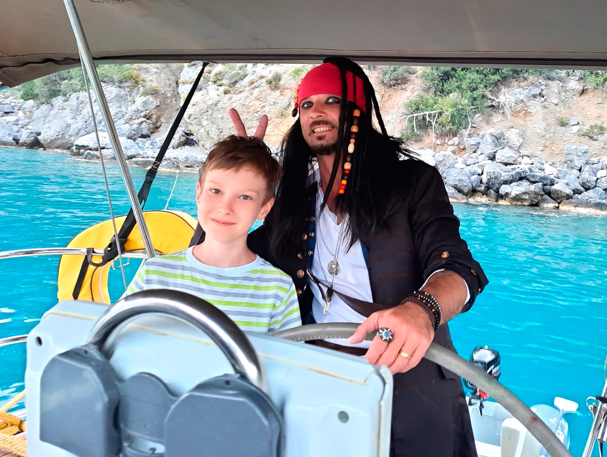 Капитан Джек Воробей на яхте Черная Жемчужина ᐈ Tortuga Tours